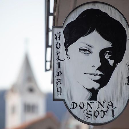 אג'רולה Donna Sofi Holiday House מראה חיצוני תמונה